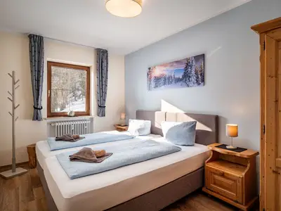 Schlafzimmer mit Doppelbett