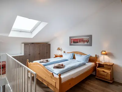 Schlafzimmer mit Doppelbett