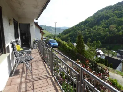Balkon mit Eingang FerienwohnungBlick Richtung Rhein mit Ruine Fürstenberg