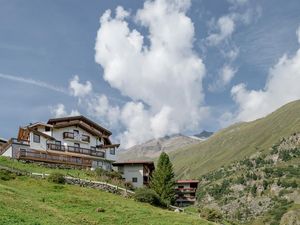 2609245-Ferienwohnung-4-Obergurgl-300x225-1