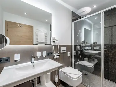 LEF_Badezimmer und Dusche