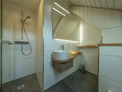 INSIDE, BATHROOM
