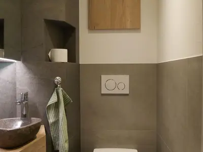 INSIDE, BATHROOM