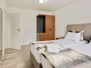 24046040-Ferienwohnung-4-Oberhausen-300x225-5