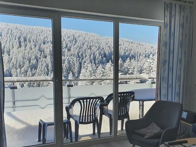 Blick aus dem Wohnzimmer auf den Thüringer Wald