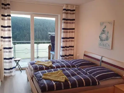Schlafzimmer 1