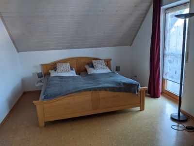 Schlafzimmer mit Doppelbett