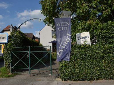 Eingang Weingut Bäuerl