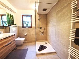 Modernes  Duschbad