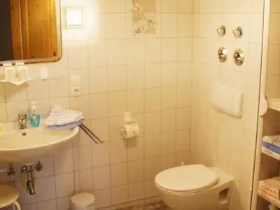 Badezimmer (Beispielbild Wohnung 1. OG)