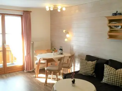 Ferienwohnung 5 Essbereich Couch