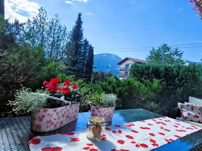 Ausblick in Berge und Natur