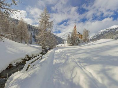 Winterbild-Obernberg-Kirche