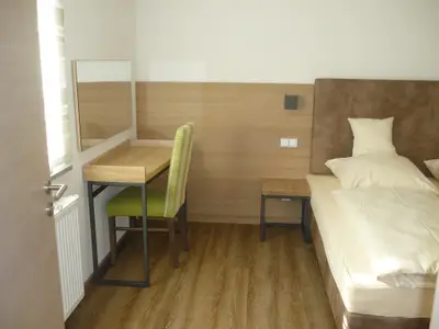 Schlafzimmer mit Doppelbett