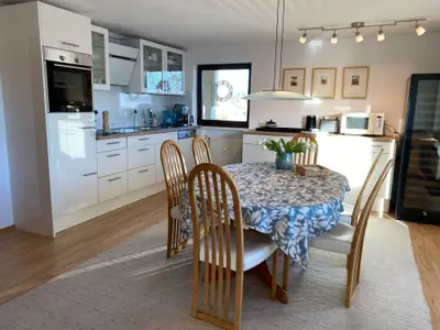 Küche mit Essbereich