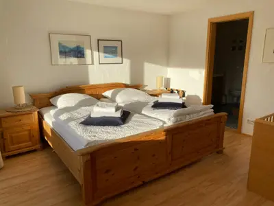 Schlafzimmer 2 mit Eingang Bad