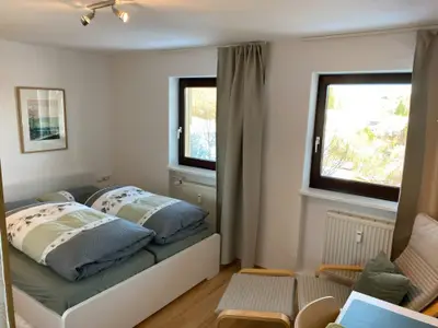 Schlafzimmer 1
