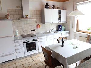 23344368-Ferienwohnung-4-Oberstadtfeld-300x225-3