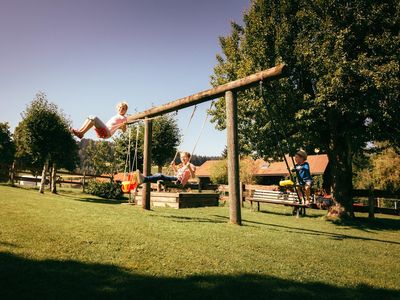 Unser Garten mit Sandkasten und Schaukel