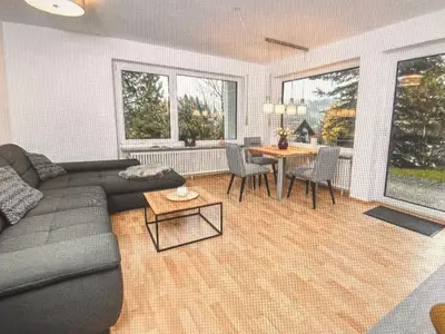 Wohnzimmer mit Terassenzugang