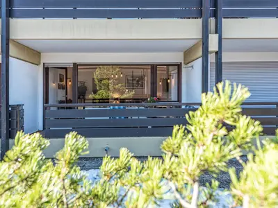 Balkon mit Türe zur großen Terrasse