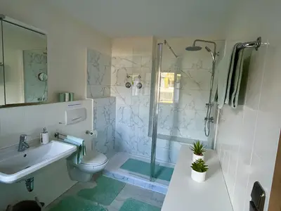 2026 neu renoviertes großes Tageslichtbad