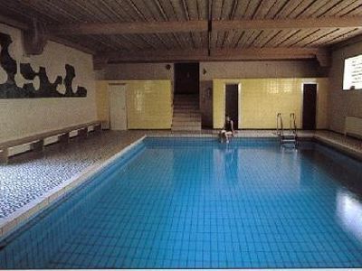 Schwimmbad 10, 6 m x 5,6 m; 1,50 m tief