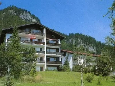Häuser Falkenstein A und B = rechts