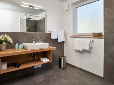 Badezimmer mit Tageslicht