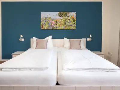 Schlafzimmer mit Doppelbett