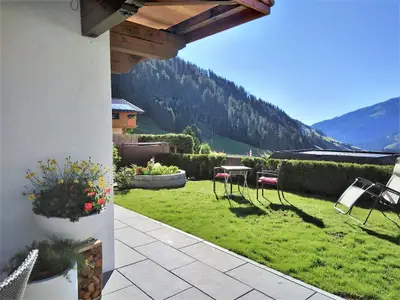 Terrrasse und Garten