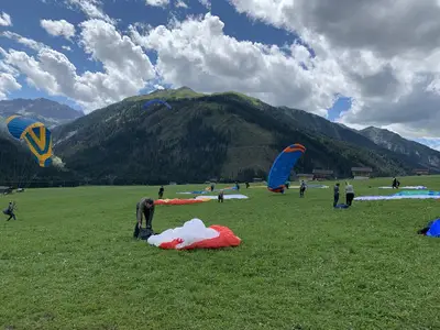 Paragleiter Landeplatz1