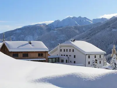 Hotel Weiler - mit Blick zu den Karnischen Alpen