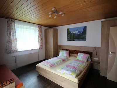 2. Schlafzimmer