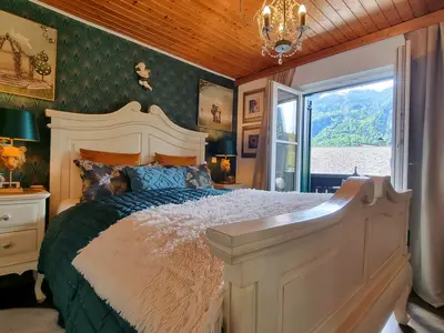 Schlafzimmer mit Südbalkon