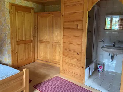 Schlafzimmer mit Bad