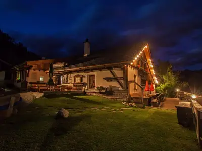 Gasthof bei Nacht