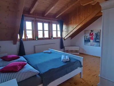 Schlafzimmer 1