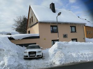 Außenansicht des Gebäudes. Ferienhaus im Winter