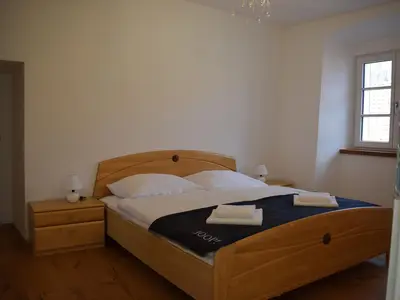 Schlafzimmer 1
