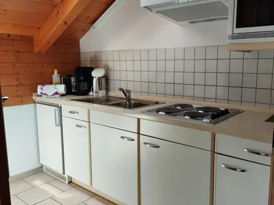 Küche extra, vollausgestattet mit Kaffeemaschine, Wasserbereiter, Mikro