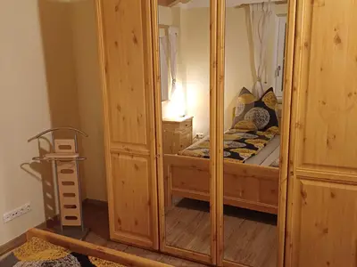 Kleiderschrank im Schlafzimmer