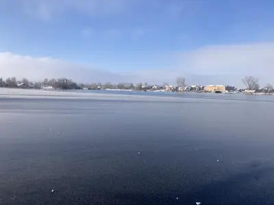 gefrorener Obinger See