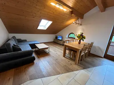 Wohn-Essbereich mit Schlafcouch