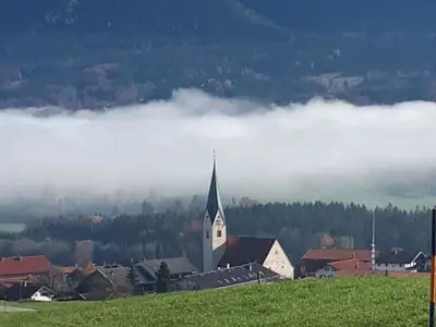 Nebel unterhalb der Berggipfel