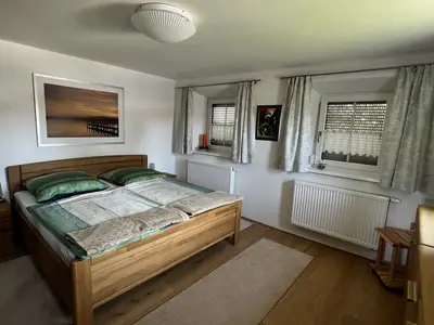 Schlafzimmer 1
