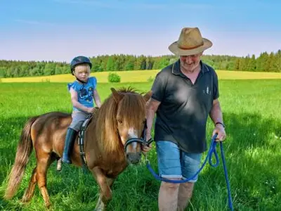 Ponyreiten mit unserem Hansi