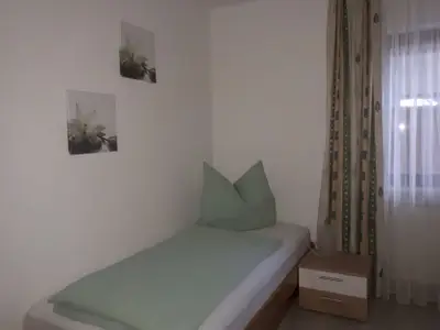 Schlafzimmer Einzelbett 1
