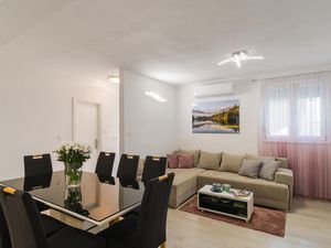 23741328-Ferienwohnung-8-Obrovac Sinjski-300x225-3