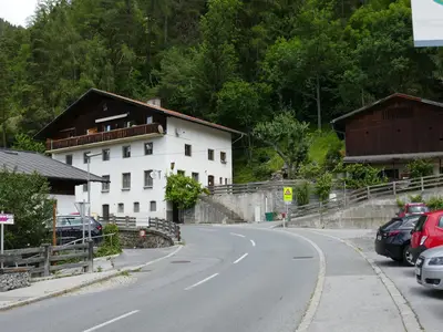 Zufahrt von West